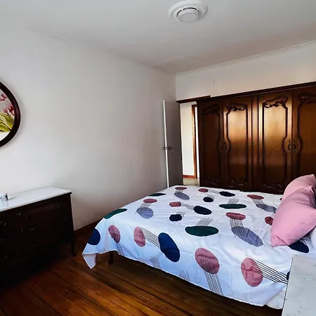 Cozy 2 Bedroom In * Lalín