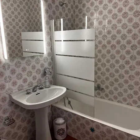 Cozy 2 Bedroom In *